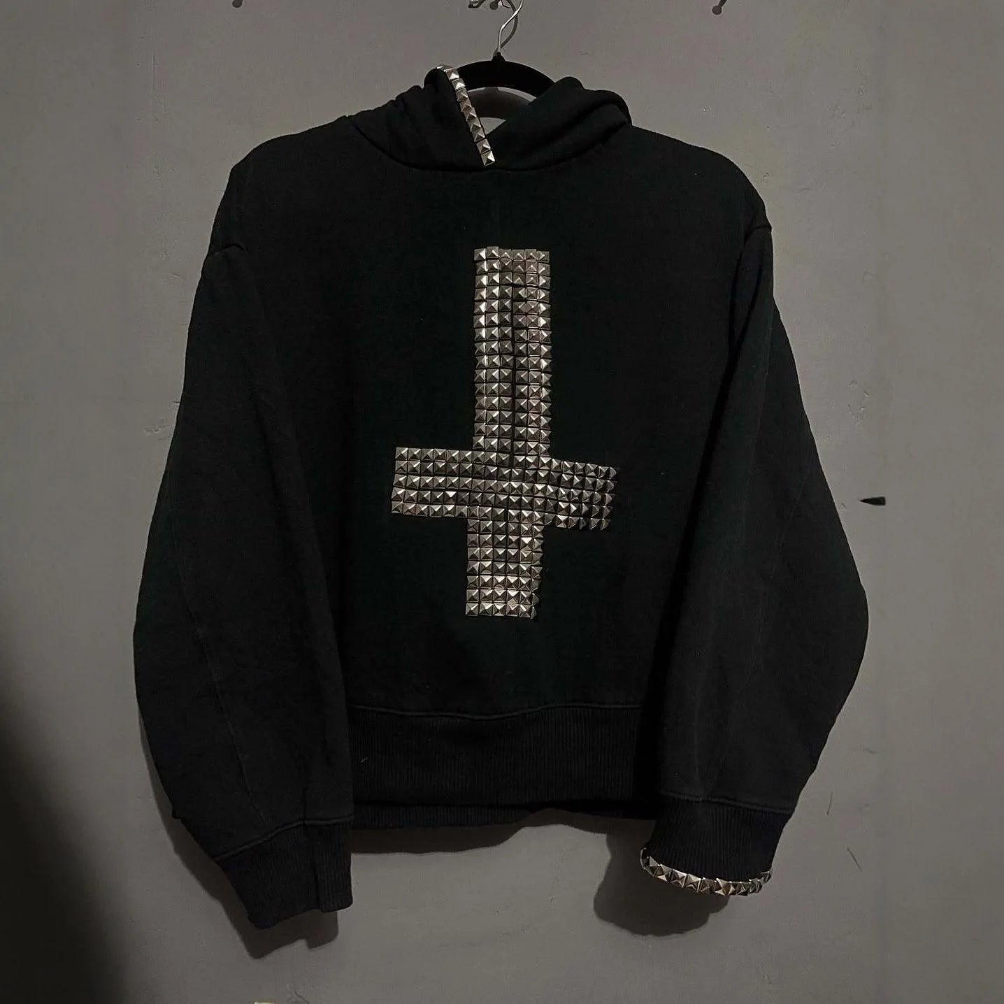 Unisex autumn/winter hoodie with loose and casual style, cross metal rivet design, cardigan sweatshirt, punk rock, hip-hop, and