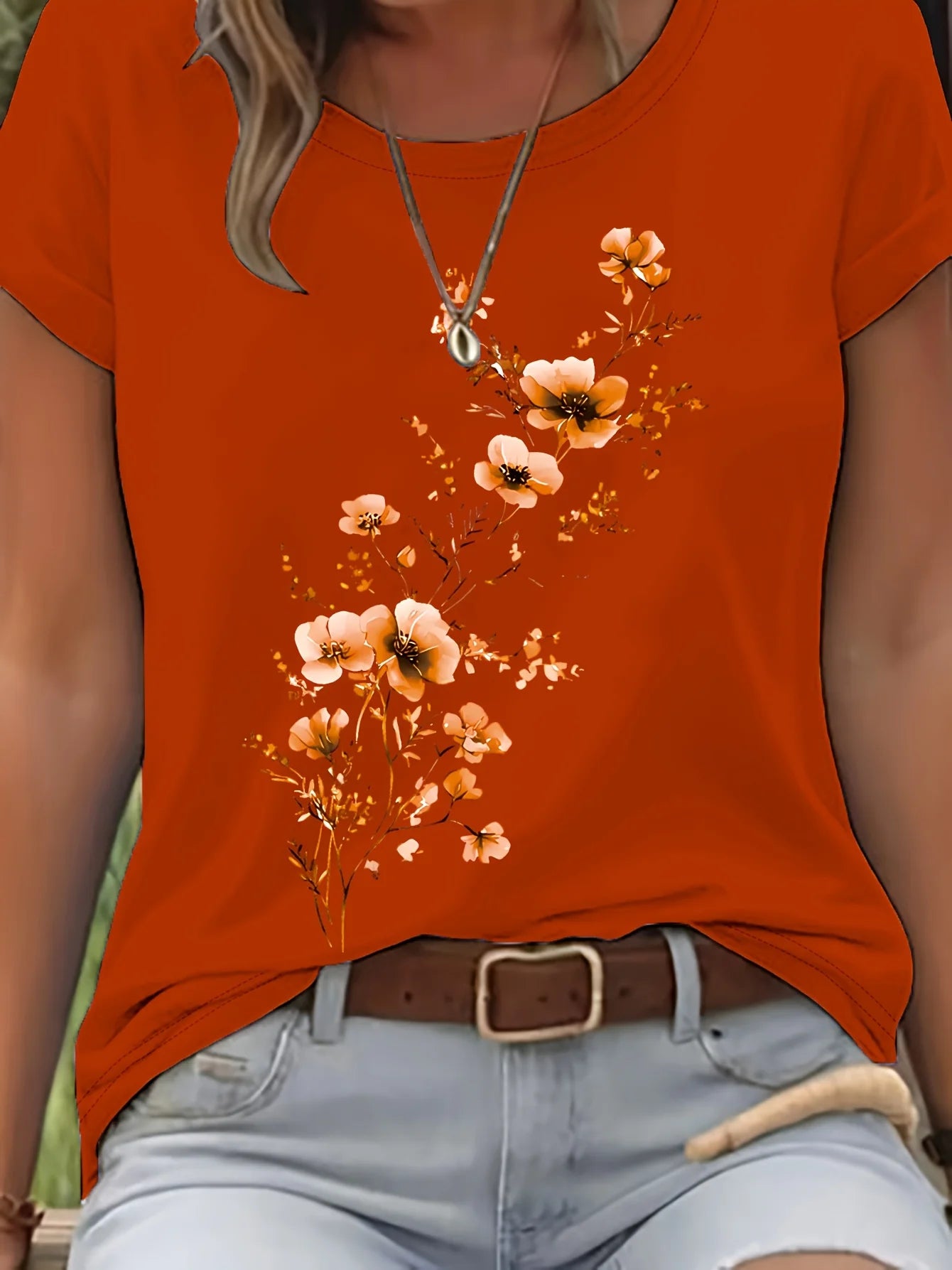 Plus Size Purple Floral Branch Women's Tee - Delicate Watercolor Flower Graphic, Casual Light Purple Top