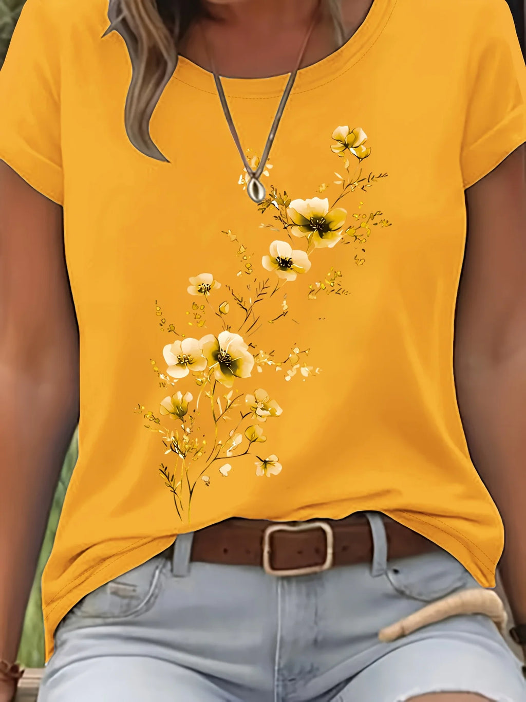 Plus Size Purple Floral Branch Women's Tee - Delicate Watercolor Flower Graphic, Casual Light Purple Top
